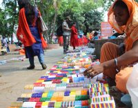 রঙিন চুড়ির পসরা