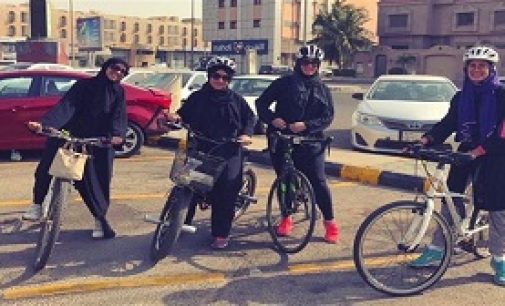 সৌদিতে প্রথম মহিলা সাইকেল রেস