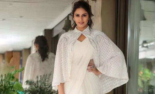 শাড়িতে কান মাতালেন হুমা কুরেশি