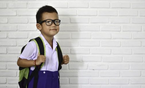 স্মার্টফোন-ট্যাব কেড়ে নিচ্ছে শিশুদের দৃষ্টি শক্তি