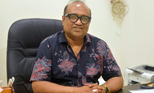 খা খা খেতে থাক, এতিমের চামড়াটাকেও খেয়ে নে!