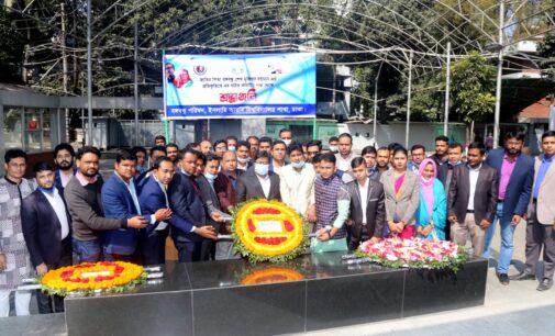 জাতির পিতার প্রতিকৃতিতে বঙ্গবন্ধু পরিষদ ইআবি শাখার পুস্পস্তবক অর্পণ