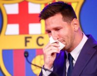 বার্সেলোনায় বিদায়ী সংবাদ সম্মেলনে কাঁদলেন লিওনেল মেসি