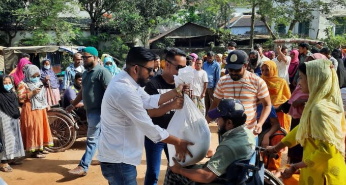 এক বেলা আহার  প্রতিবন্ধী ও শ্রমজীবি ১১০টি  পরিবারকে খাদ্যসামগ্রি বিতরণ